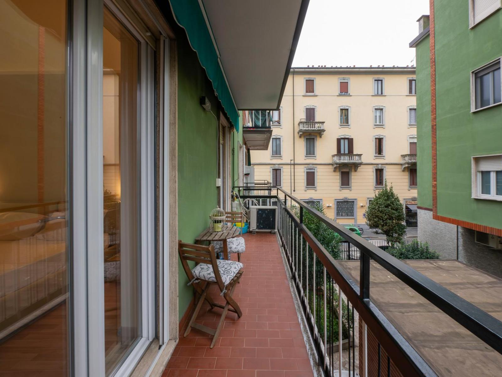 I Host - Della Torre 9 * Milano